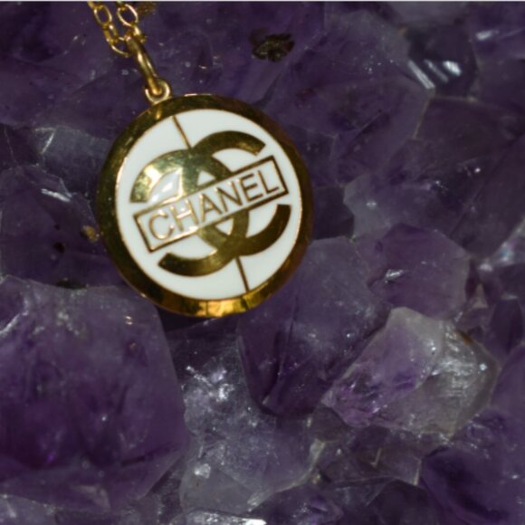 Chanel Charm Interlocking C Gold & White Round Enamel Pendant 18" Necklace - Picture 1 of 3